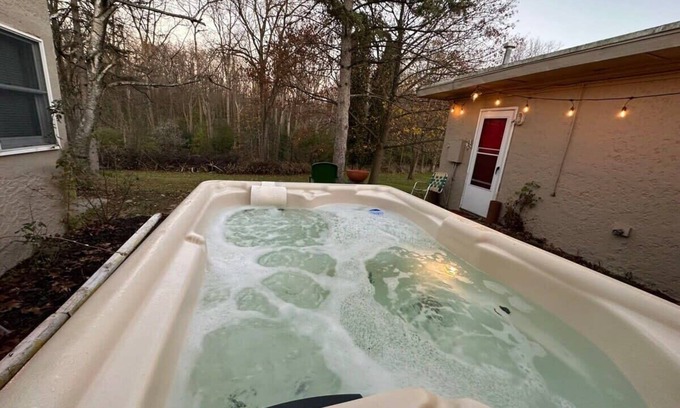 East Lansing Apartment | Vintage-modern apartment with hot tub!