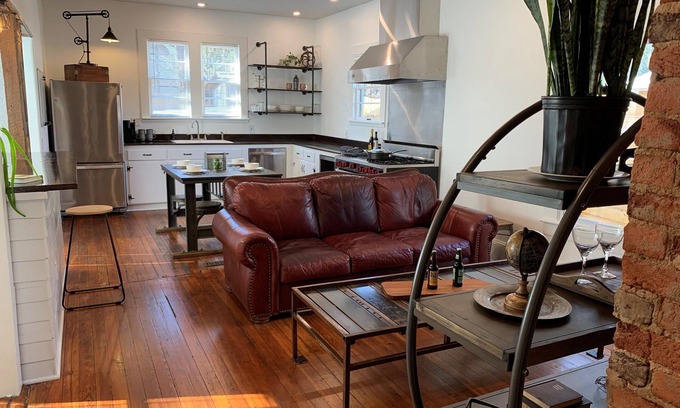 Winston - Salem House | Vintage Modern Synthesis in the Heart of Winston-Salem