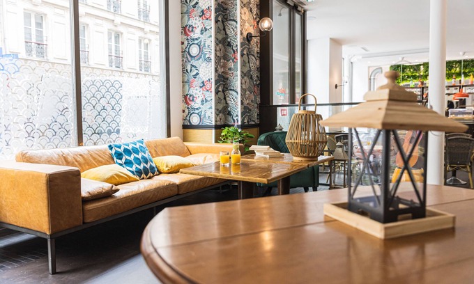 Quartier de Rochechouart Hostel | Vintage Paris Gare du Nord by Hiphophostels