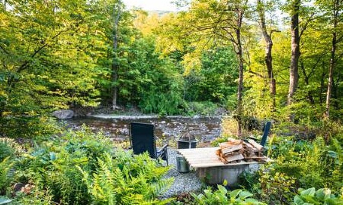 Lanesville House | Vintage Ski Cabin by Water, Near Hunter & Belleayre
