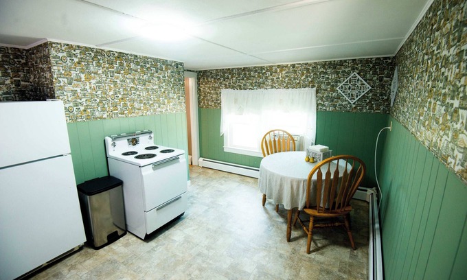 Dexter Apartment | Vintage-styled 1-bedroom apartment in delightful Dexter with AC