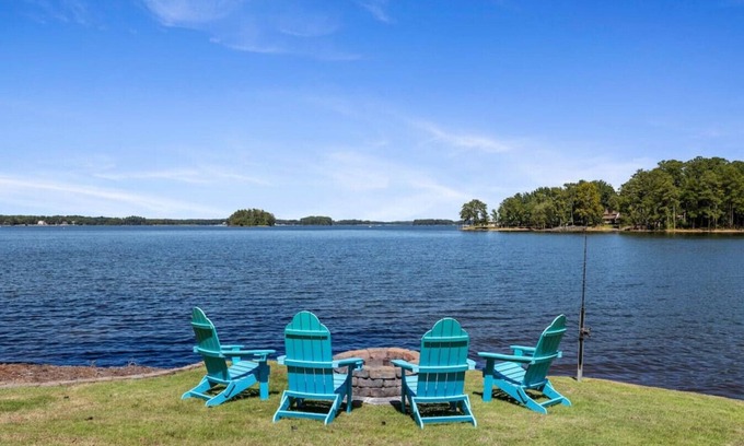 Leesville House | Vintage Sunrise House | Lake Murray BIG Views
