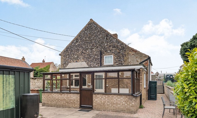 Feltwell Cottage | VIOLET COTTAGE, family friendly, with a garden in Feltwell