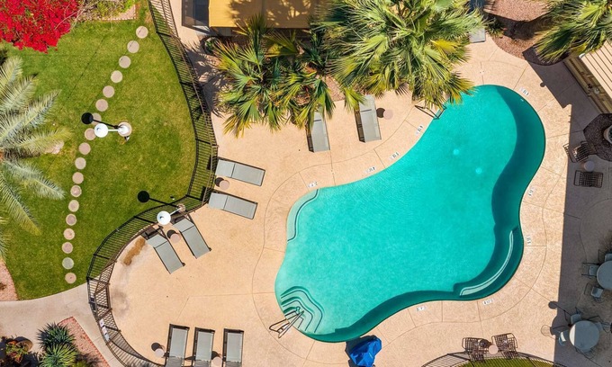 Papago Parkway House | Violet Prickly Suite