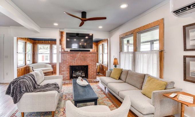 Wachapreague House | Virginia Retreat w/Porch & Grill, Near Beaches!