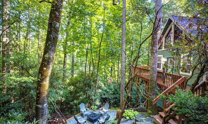 Mill Ridge Ski Chalet | Visit #mytreetophideaway located in Banner Elk, NC, nestled high in the trees.