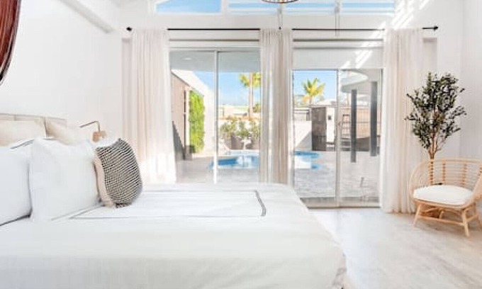 Sabana Abajo House | Vistamar Villa 5BDR Private Waterfront