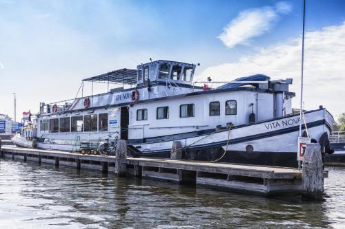 Nieuwmarkt en Lastage Boat Rental | Vita Nova
