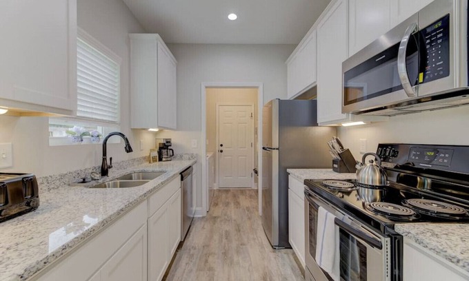 Cayce House | Viva Verde by Heartwood | 10 Mins to Downtown