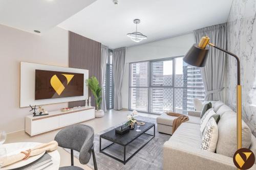 Madinat Zayed Apartment | Vogue Bellevue Downtown - Stylish One Bedroom Apartment with Balcony, Walkable to Burj Khalifa and Dubai Mall, Fully Renovated