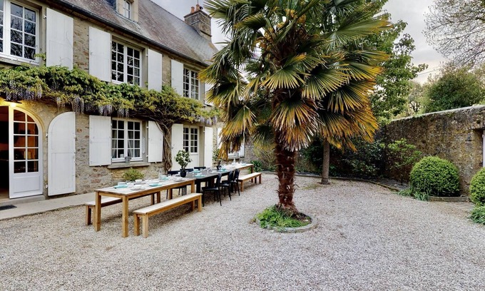 Valognes Cottage | Voisine Boulangerie 25 people 2 Cottage : spa, 15min sea