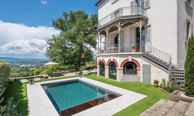 Saint-Didier-au-Mont-d'Or Villa | Volange - Homely house with pool, garden and amazing view