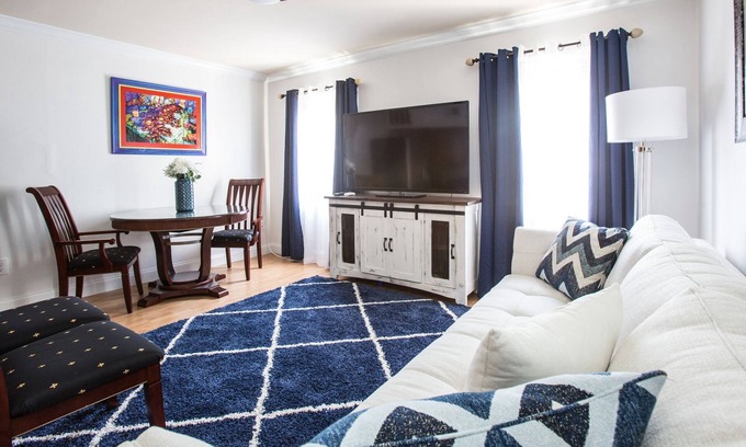 Faubourg Delassize Condo | Voted Best CONDO in NOLA! Walk to streetcar. Gated courtyard