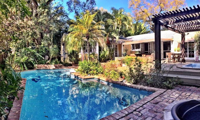 Colee Hammock House | VOTED BEST FORT LAUDERDALE LOCATION! WALK TO SHOPS, RESTURAUNTS, & BEACH.