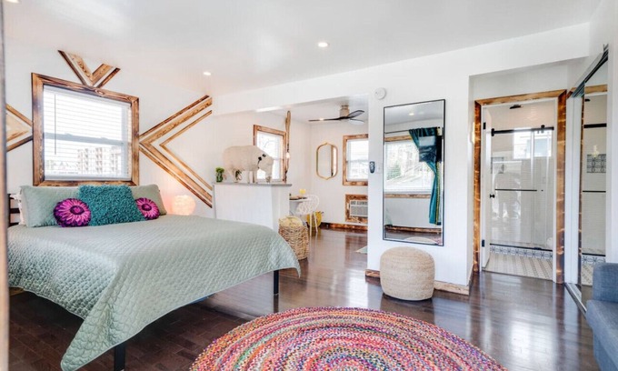Melrose Condo | VOTED "HAPPIEST" & "MOST JOYFUL" Nash Condo + Pool