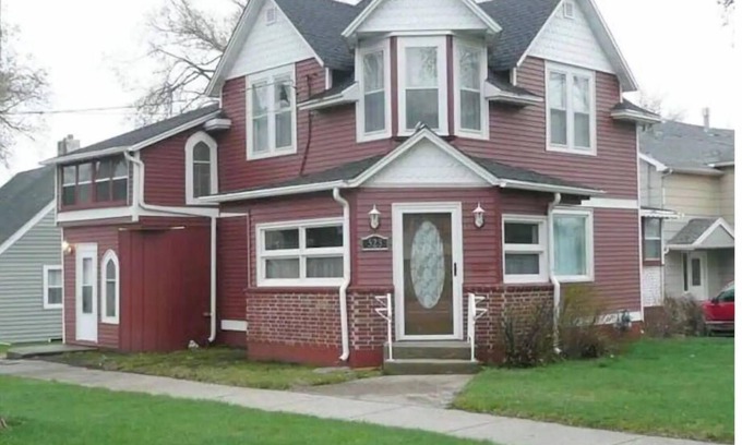 Bismarck House | Voted the Top short-term rental in BISMARCK!