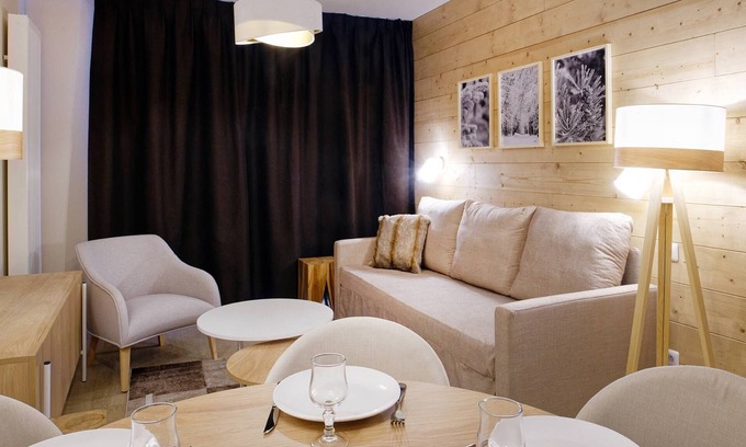 Eclose-Est Condo | Voyage de ski Alpin | gym, piscine + spa!