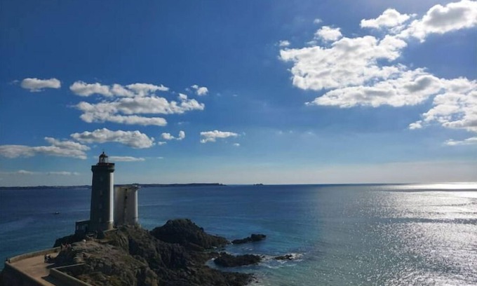 Plouzane House | Vue mer Face aux Fêtes Maritimes, Accès Plage