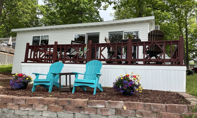 Greenville Cottage | Wabasis Lake