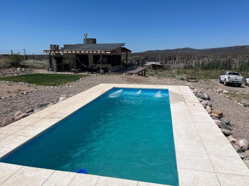 Cacheuta House | Wabi sabi, casita de montaña con pileta