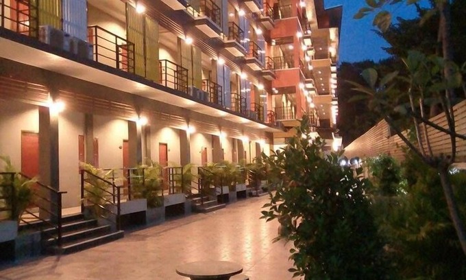 Warin Chamrap Hotel | Waen Petch Place