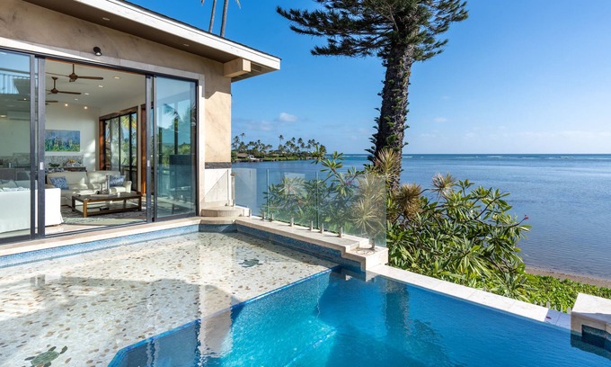 Kuliouou - Kalani Iki House | Wailupe Seaside Haven: Beachfront Luxury Home w/Pool & in City Proximity