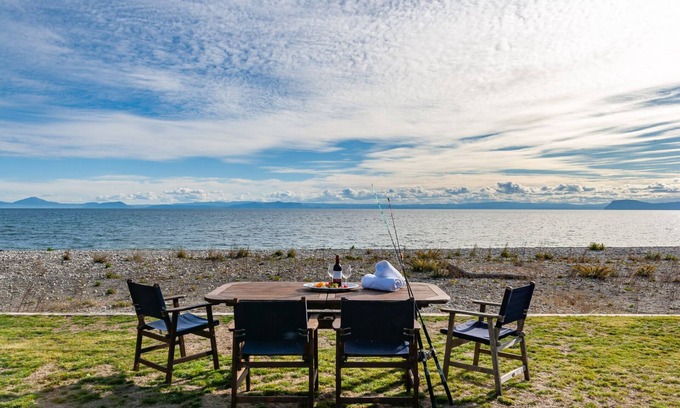 Waitahanui House | Waitahanui Lakefront Escape - Waitahanui Home