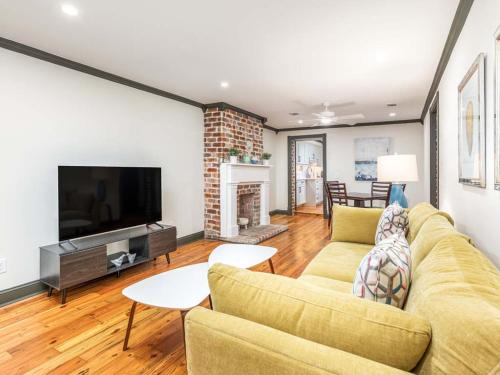 Savannah Victorian District Apartment | Waldburg Garden