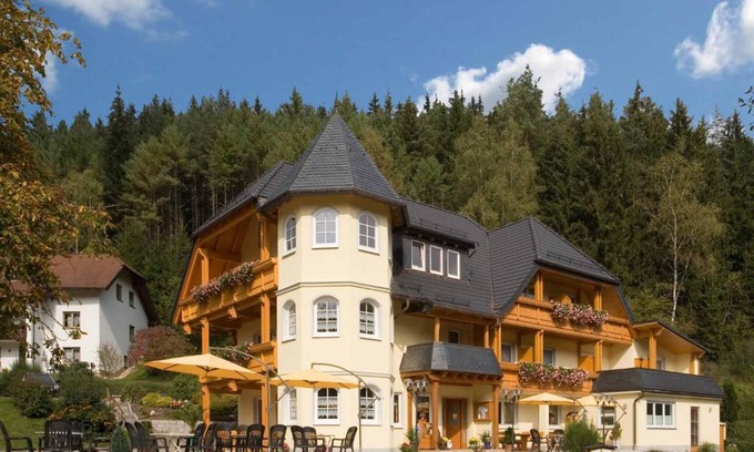 Wallenfels House | Waldgasthof Lorchenmühle UG