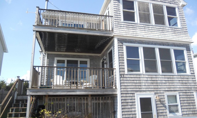 Eastward Look House | Walk across the street to Scarborough Beach!