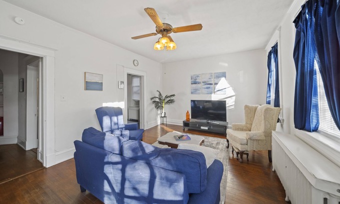 Museum District Condo | Walk Central. Museum district. Scott's Addition. 2BR - King and full bed.