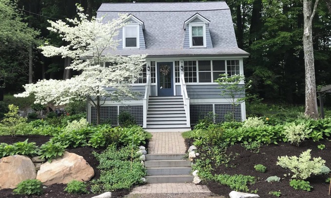 Stockbridge House | Walk into town, soak up sun on enclosed porch & steps away from nature trails!