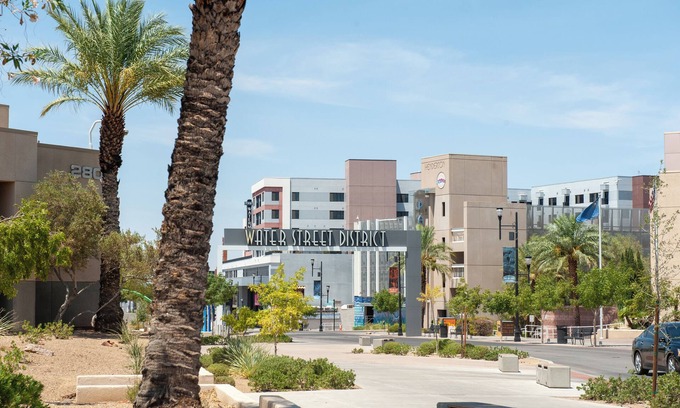 Townsite House | Walk On Water Street - Townhouse in historic downtown Henderson