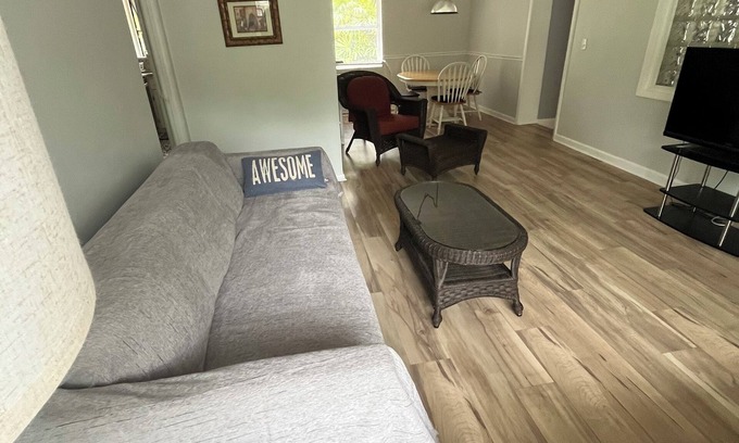 Jacksonville House | Walk or bike ride to your favorite spots!