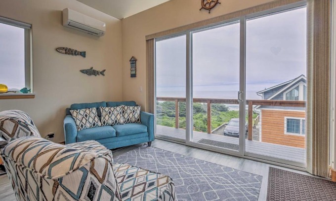 Yachats House | Walk to Beach! Chic Yachats Gem with Private Balcony