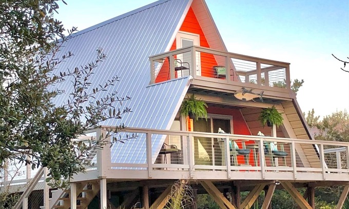 Inlet Beach House | Walk to Beach & Dining, Children 12+ OK, Dog OK, Vintage Vibe, Modern Amenities