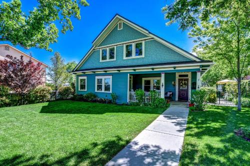 Prescott House | Walk to Dtwn Historic Prescott Home with Yard!