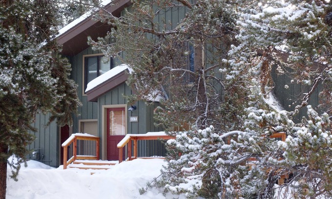 Weisshorn House | Walk to gondola & town, great for families, fenced flat backyard/hot tub