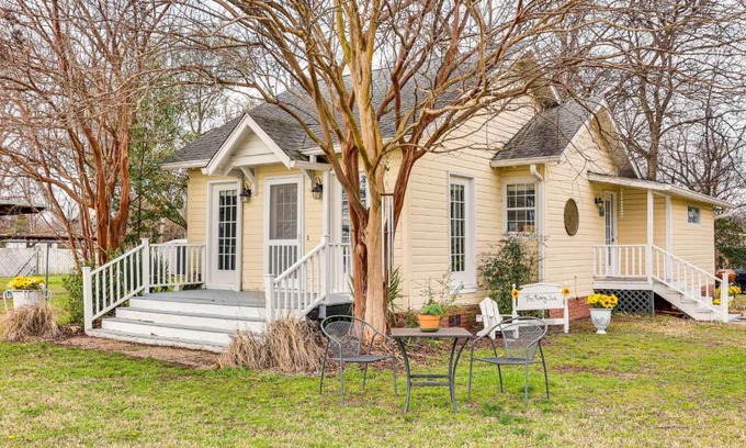 Lake Village House | Walk to Lake Chicot Cottage with Yard and Views!