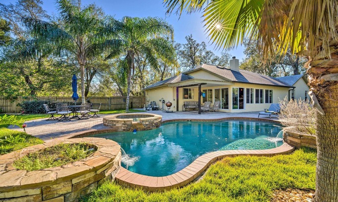 Lake Mary Villa | Walk to Lake: Stunning Central Florida Home!