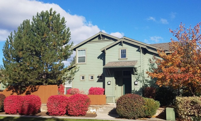 Southern Crossing House | Walk To Old Mill District - Spacious Well-Appointed Town Home/Private Courtyard