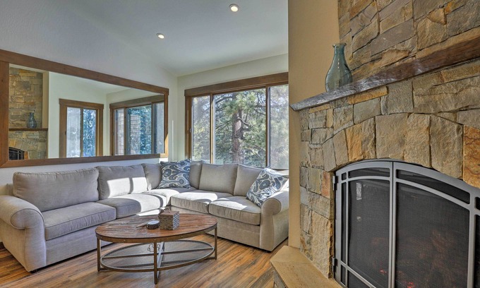 Truckee Condo | Walk to Ski Shuttle: Truckee Condo w/Hot Tub
