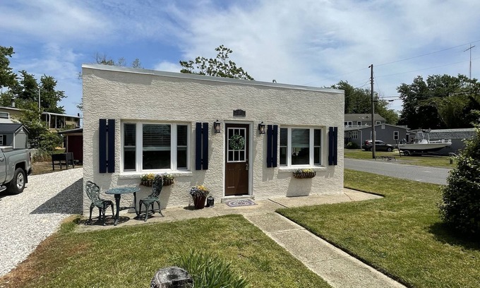 Fortescue House | Walk to the Beach and Marina! Family and dog friendly in Fortescue NJ!