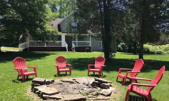 Farmers House | Walk To The River or Drive To Cave Run