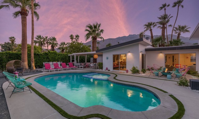 El Mirador House | Walk to Town! Super Swanky! Private Pool Yard! - Fiesta in the Sun