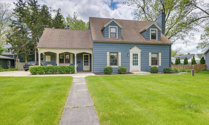 Mequon House | Walkable Thiensville Retreat Near Hiking!