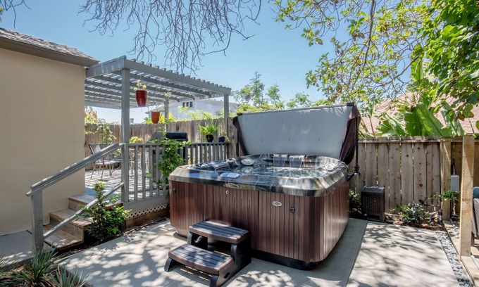 Golden Hill Apartment | Walkable to Downtown, NEW Jacuzzi, Fire pit, Outdoor Kitchen w Built in BBQ (F)