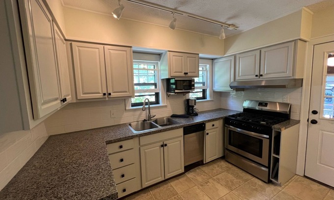 East Lansing House | Walking Distance to MSU! Charming 3 bedroom, 1.5 bathroom house.