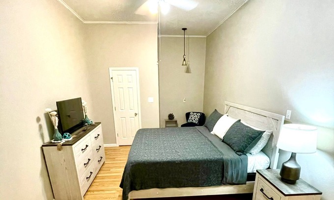 Natchitoches House | Walking Distance to Downtown Natchitoches/Christmas Lights