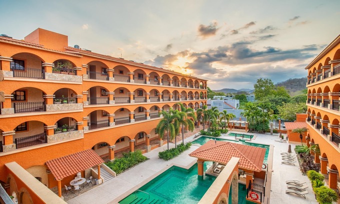P Chahue Condo | Walking distance to amenities and beach